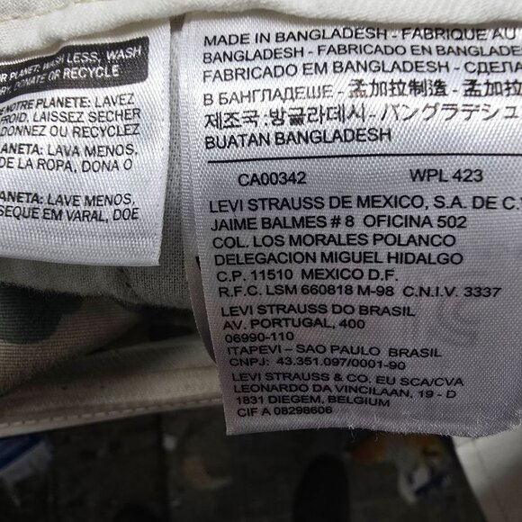 Levis Camouflage Cargo Shorts Size 42 Multiple Pockets Zipper Fly Cotton Blend - Picture 4 of 5